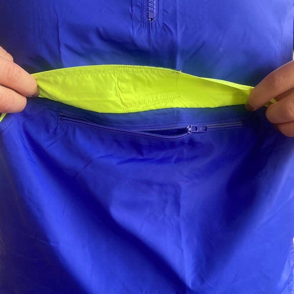 Womens wind breaker - Picture 3 of 4